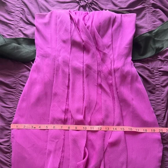 Vera Wang Strapless Gown - Picture 5 of 7